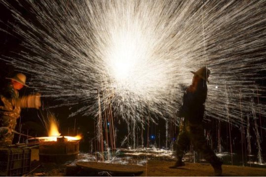 打鐵花是哪的民間藝術，是晉城傳統的民間表演藝術